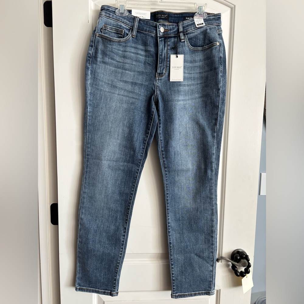 NEW Judy Blue Mid Rise Slim Fit Jeans